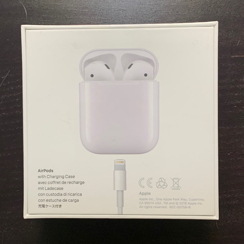 Apple Airpods.